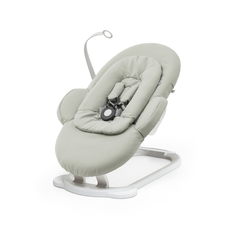 Lehátko STOKKE Steps Soft Sage s bielim rámom