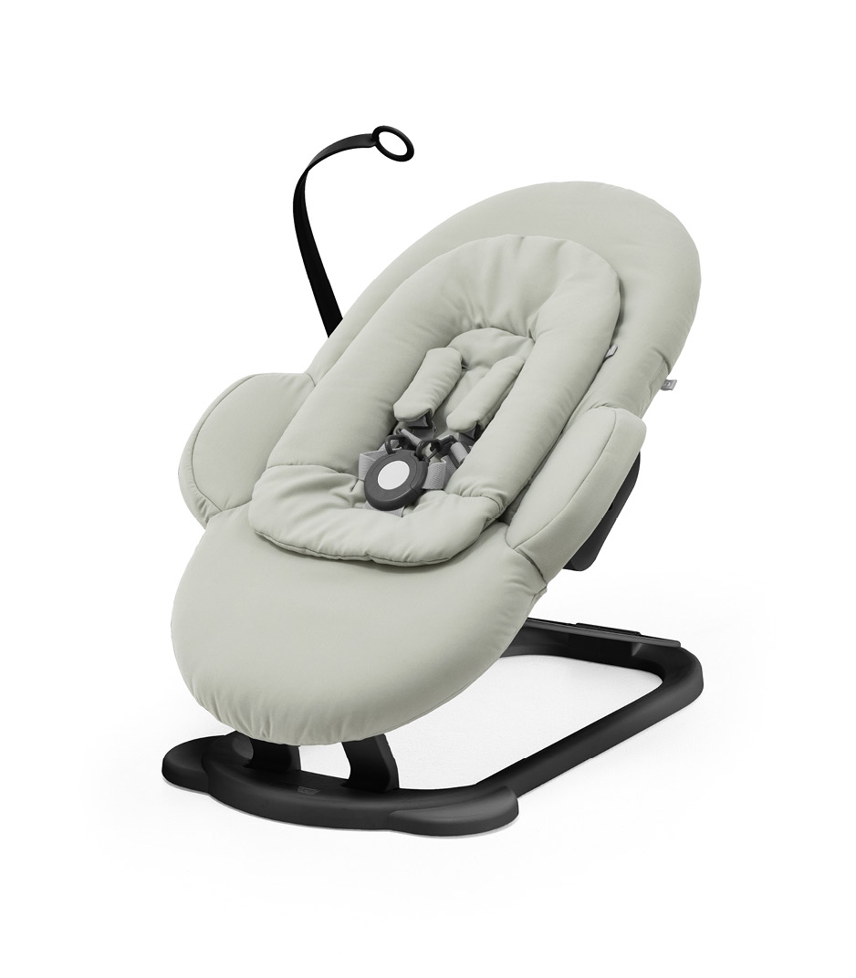 Lehátko STOKKE Steps Soft Sage s čiernym rámom